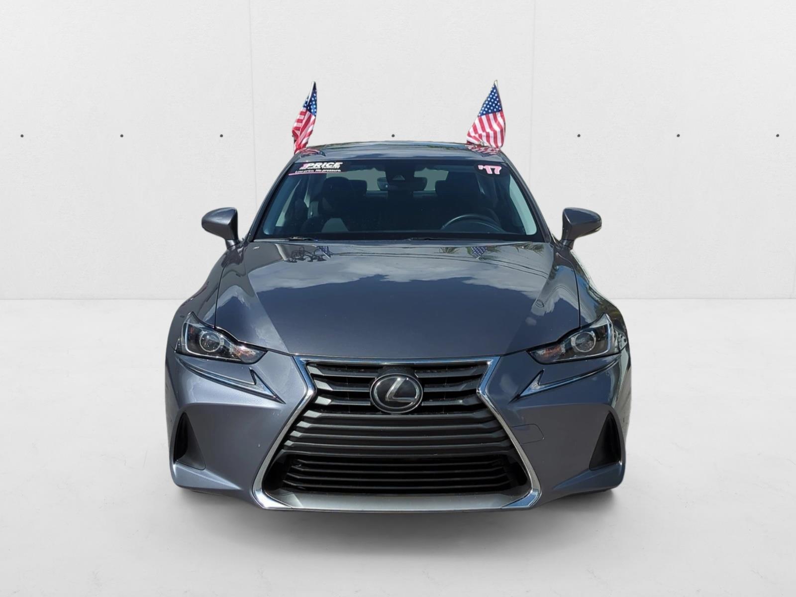 2018 Lexus IS 300 photo 2