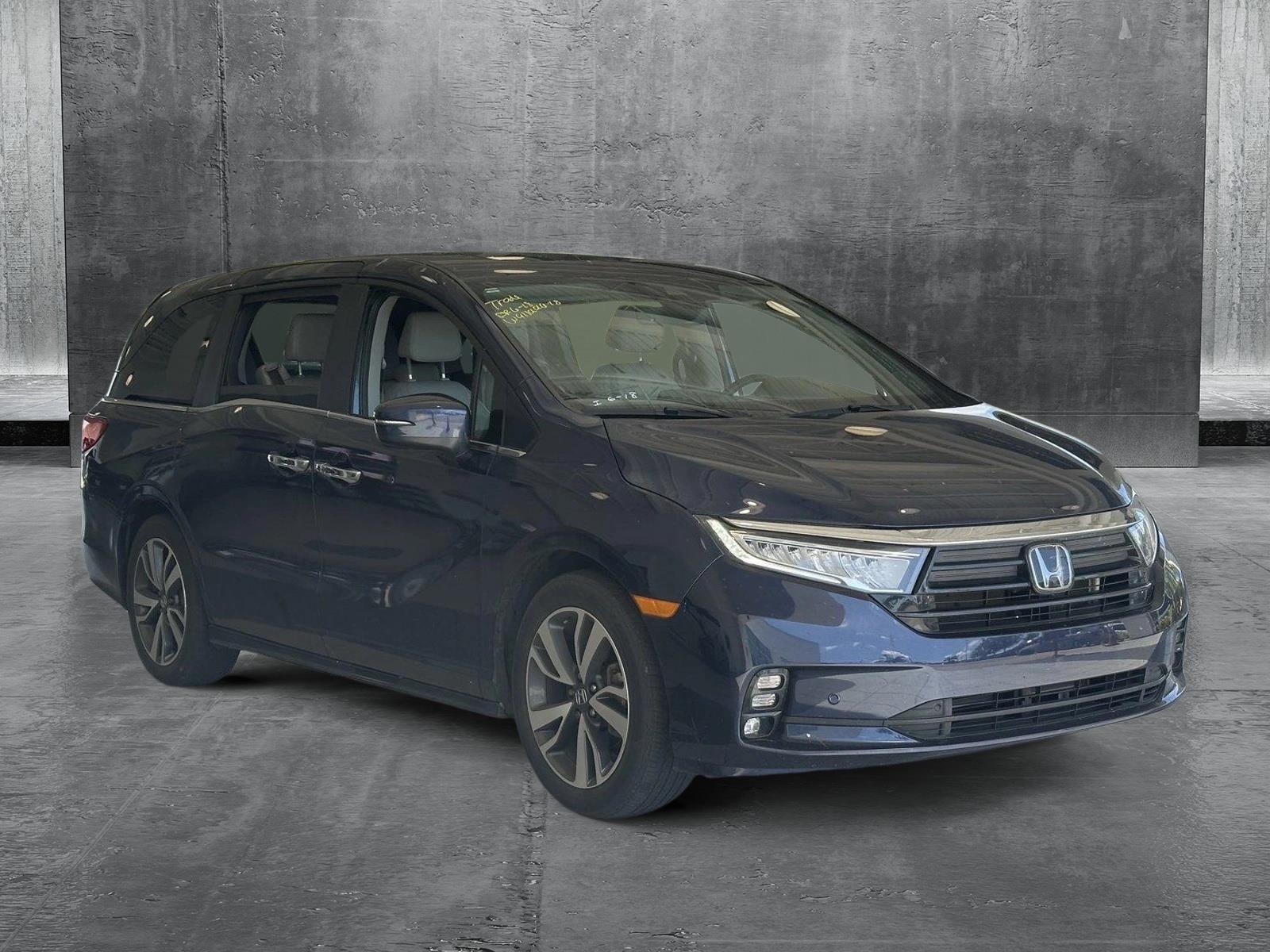 2023 Honda Odyssey Touring photo 3