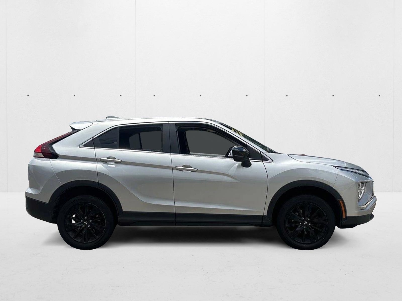2023 Mitsubishi Eclipse Cross LE photo 2