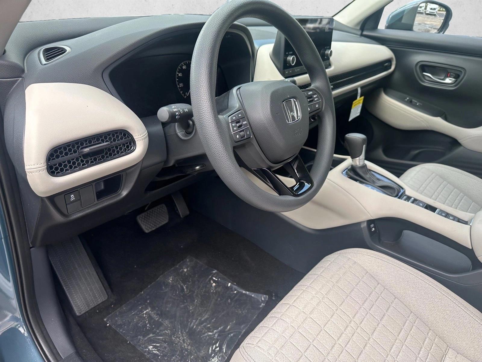 2025 Honda HR-V LX photo 3