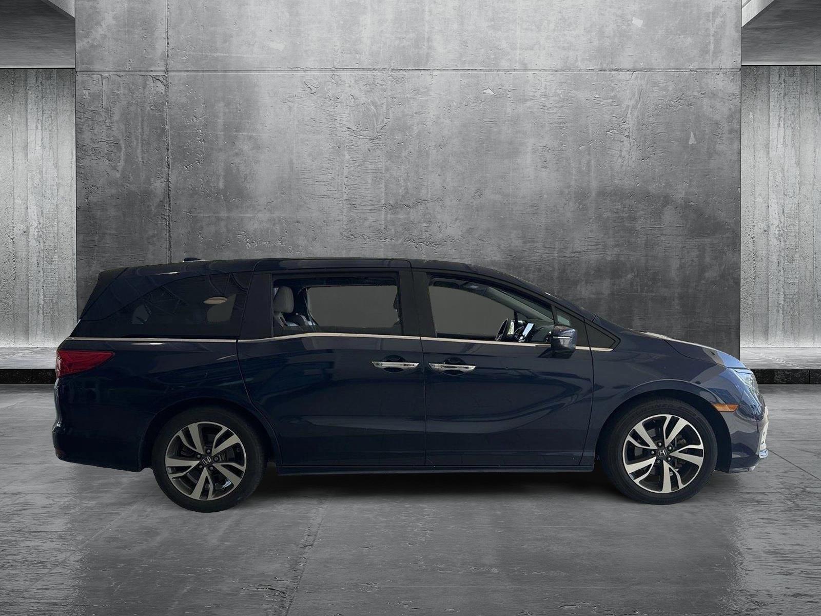2023 Honda Odyssey Touring photo 4