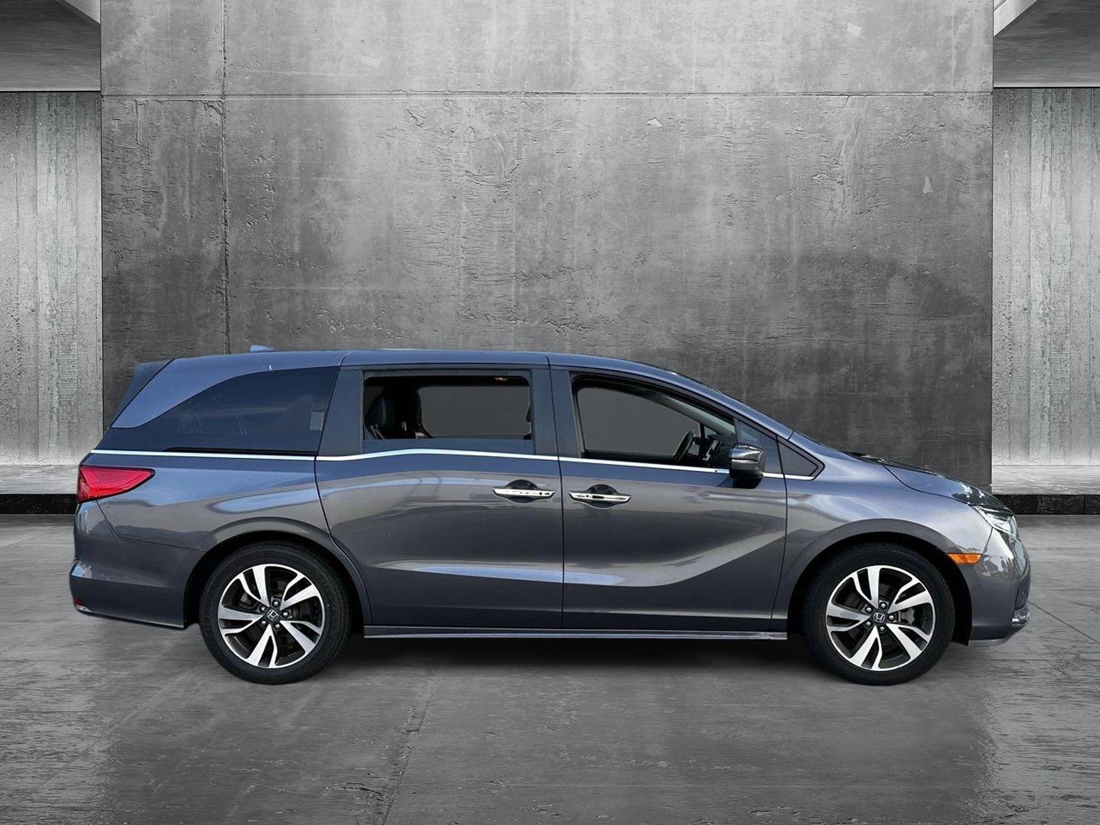2023 Honda Odyssey Touring photo 4