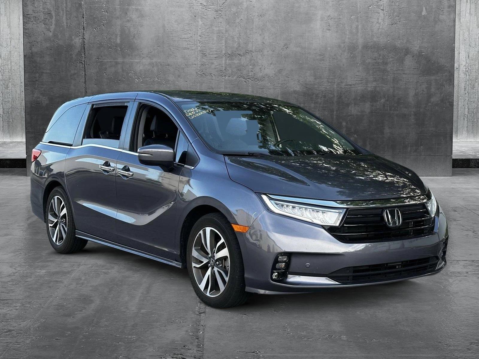 2023 Honda Odyssey Touring photo 3