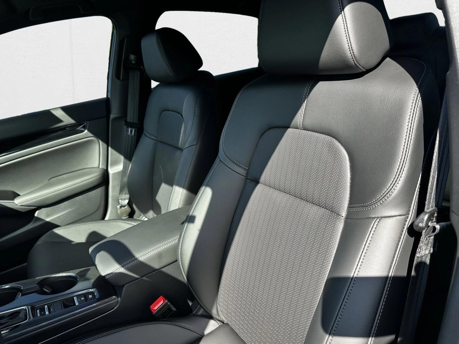 2025 Honda Civic Hatchback Hybrid Sport Touring photo 4