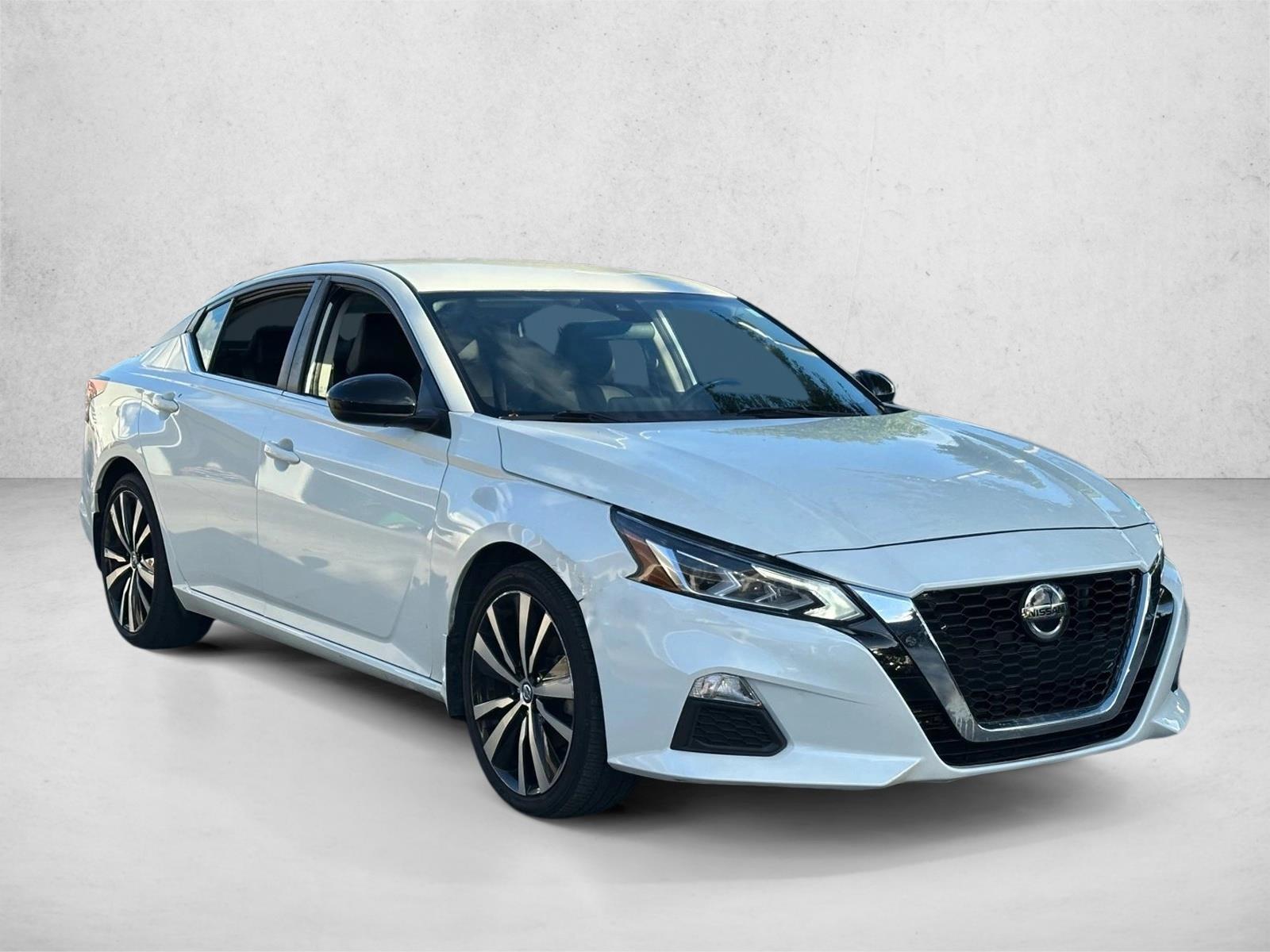 2021 Nissan Altima 2.5 SR photo 3