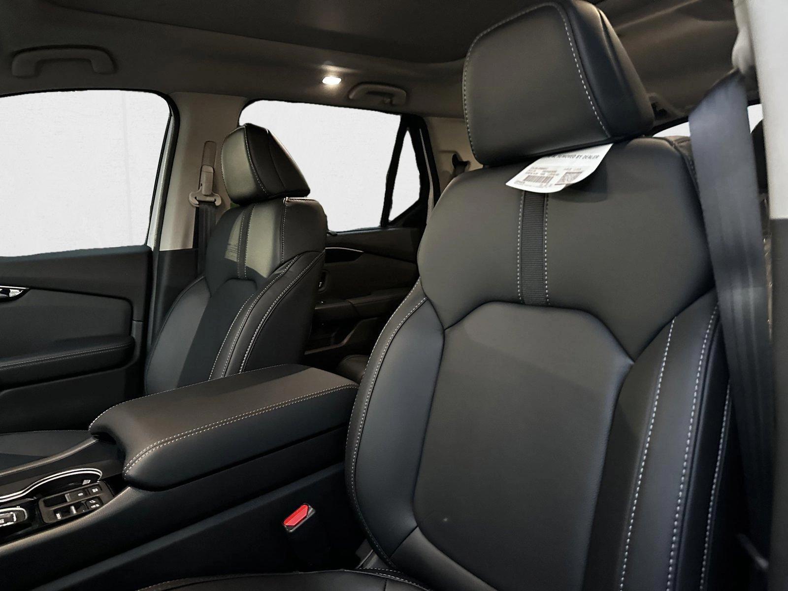 2025 Honda Pilot Touring photo 4