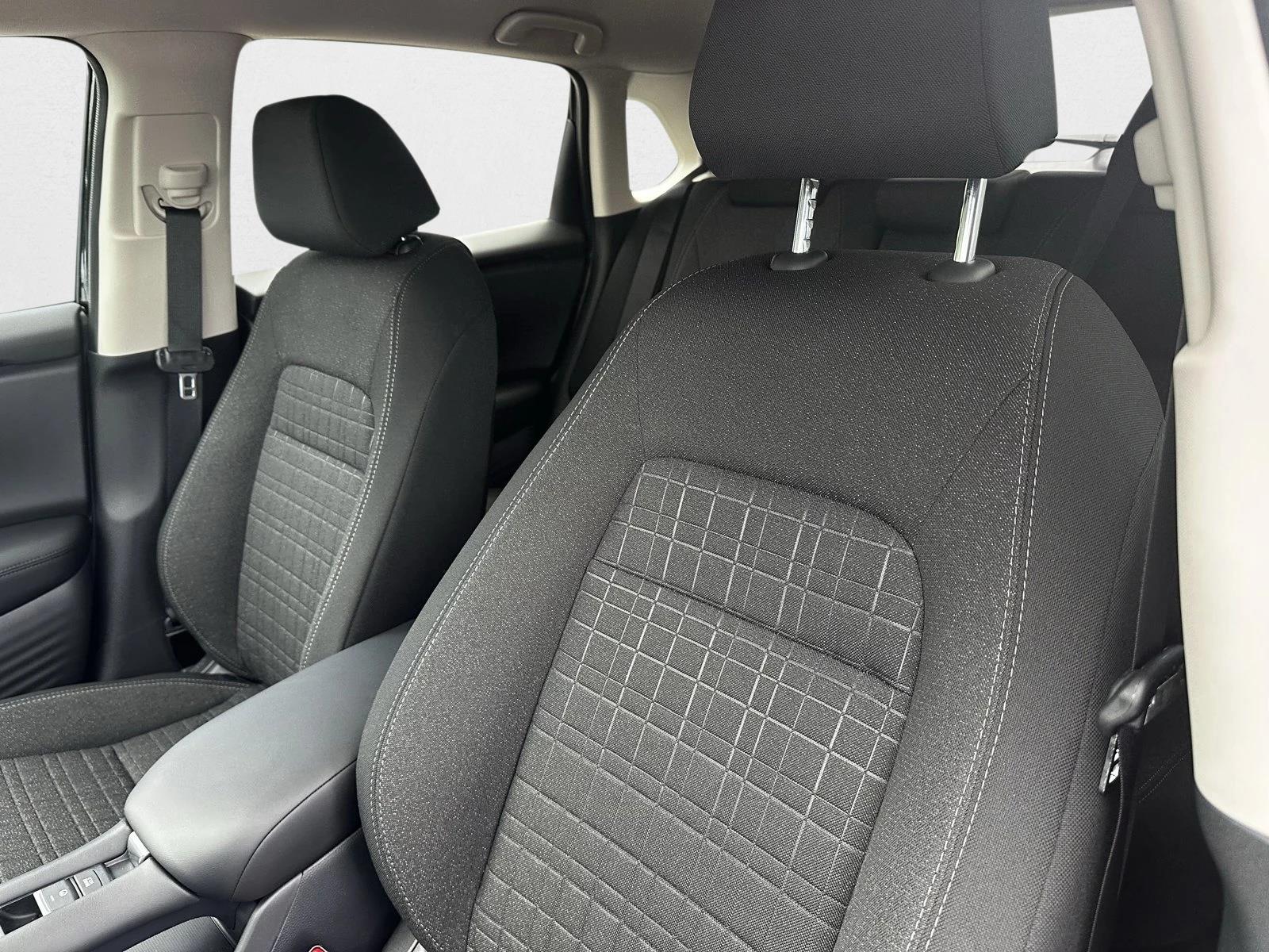 2026 Honda HR-V LX photo 4