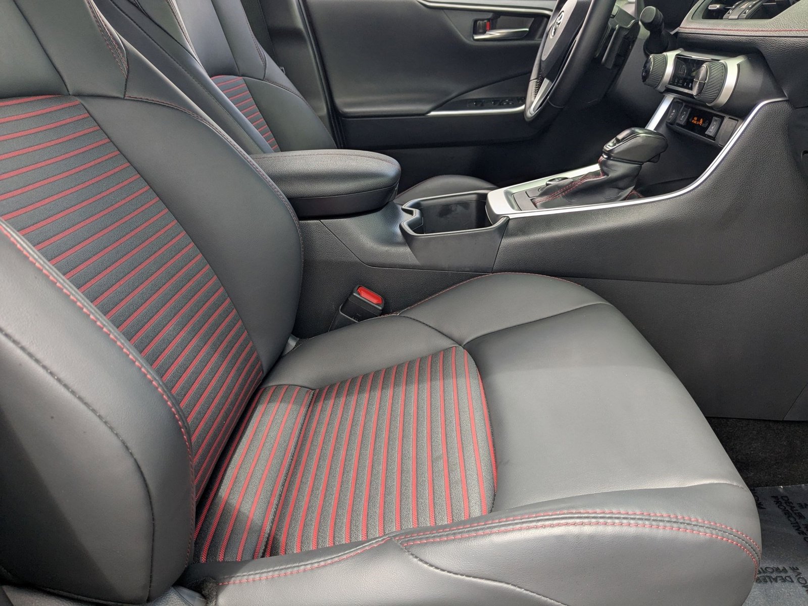 2023 Toyota RAV4 XSE - Photo 18