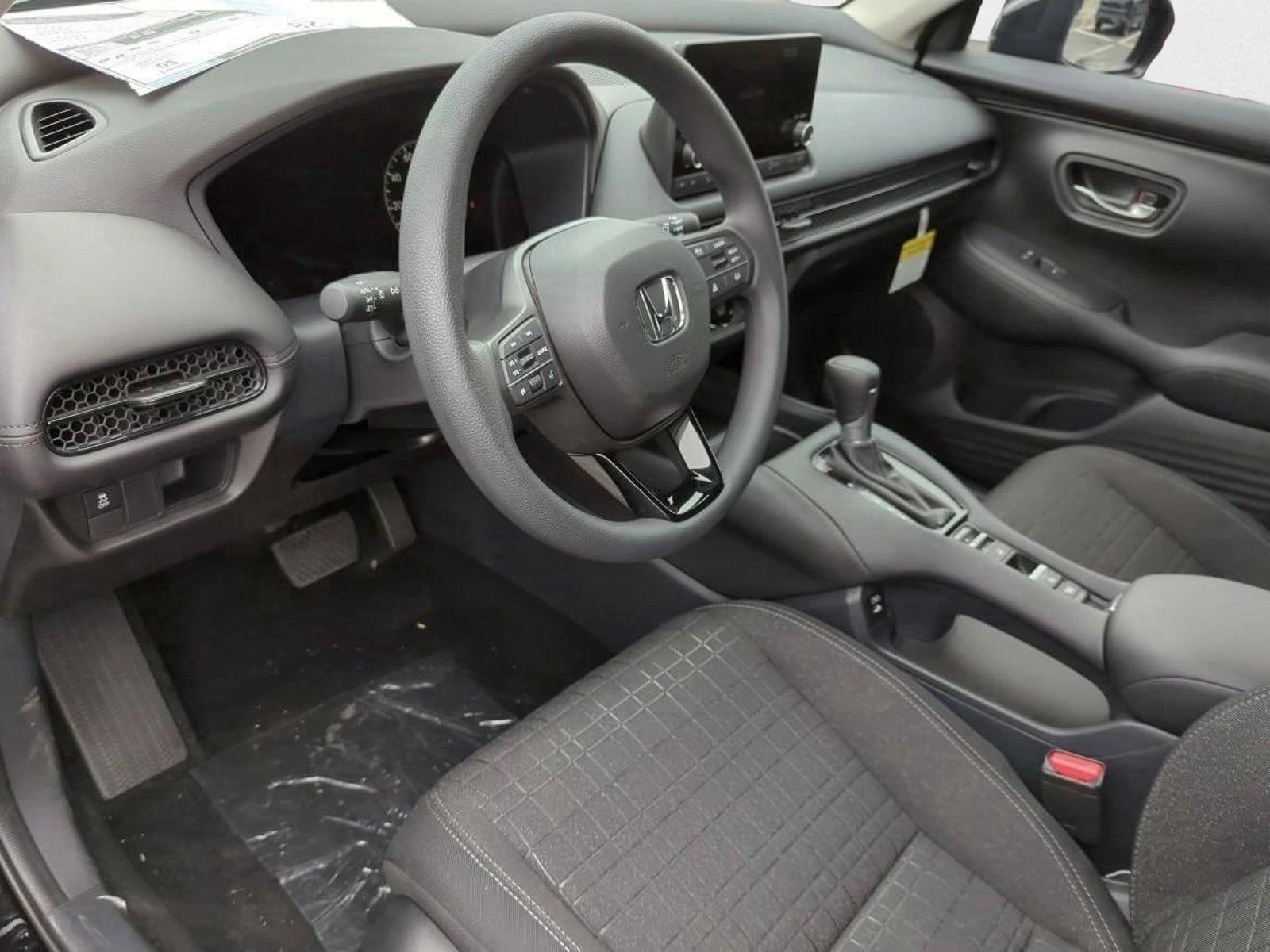 2026 Honda HR-V LX photo 3