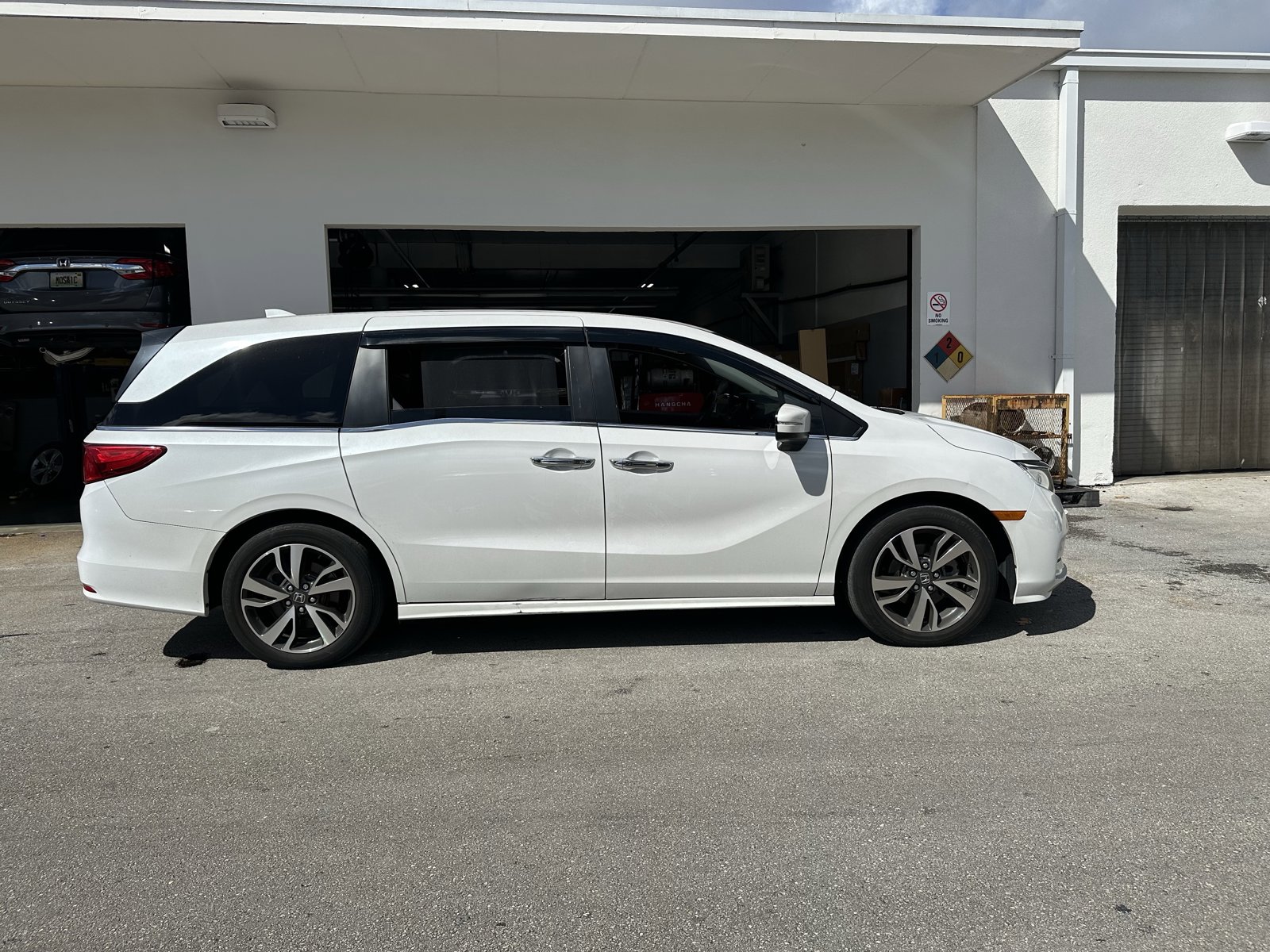 2023 Honda Odyssey Touring photo 4