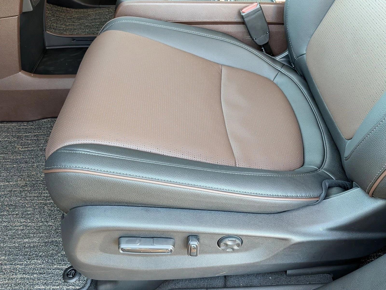 2026 Honda Odyssey Elite photo 4