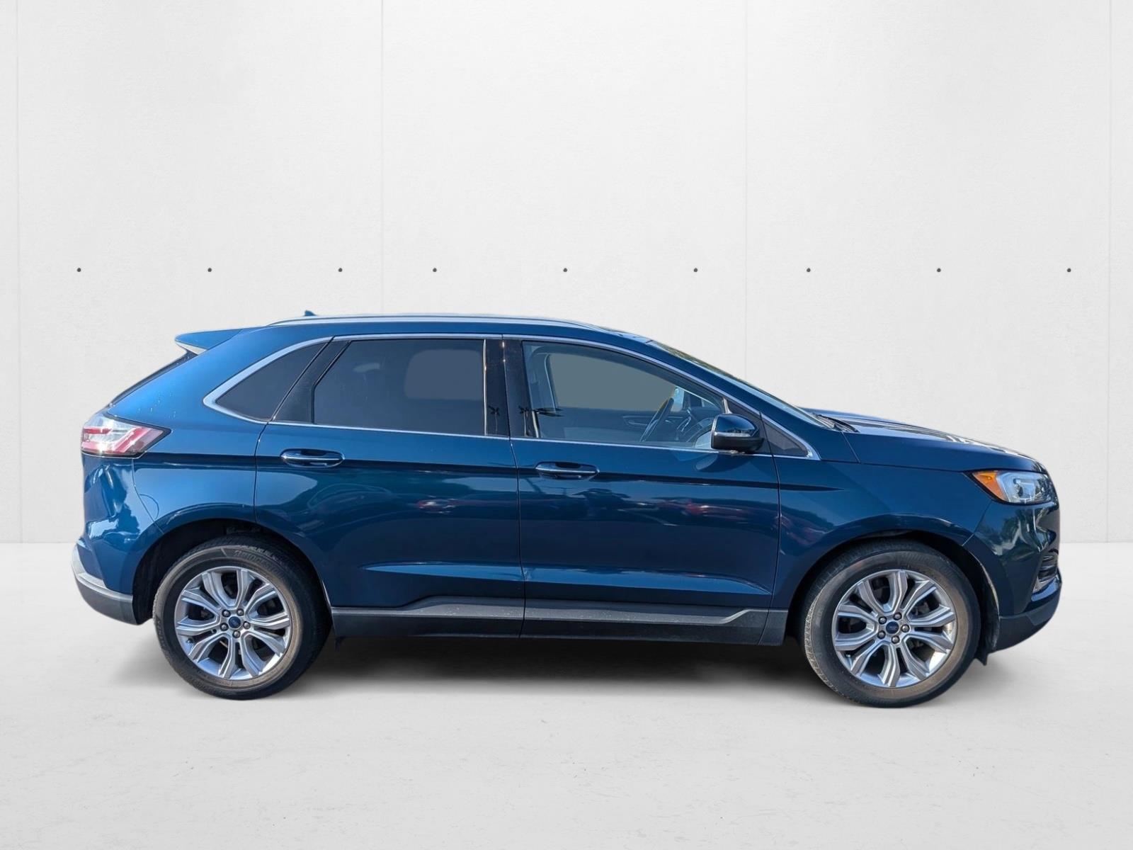 2020 Ford Edge Titanium photo 2