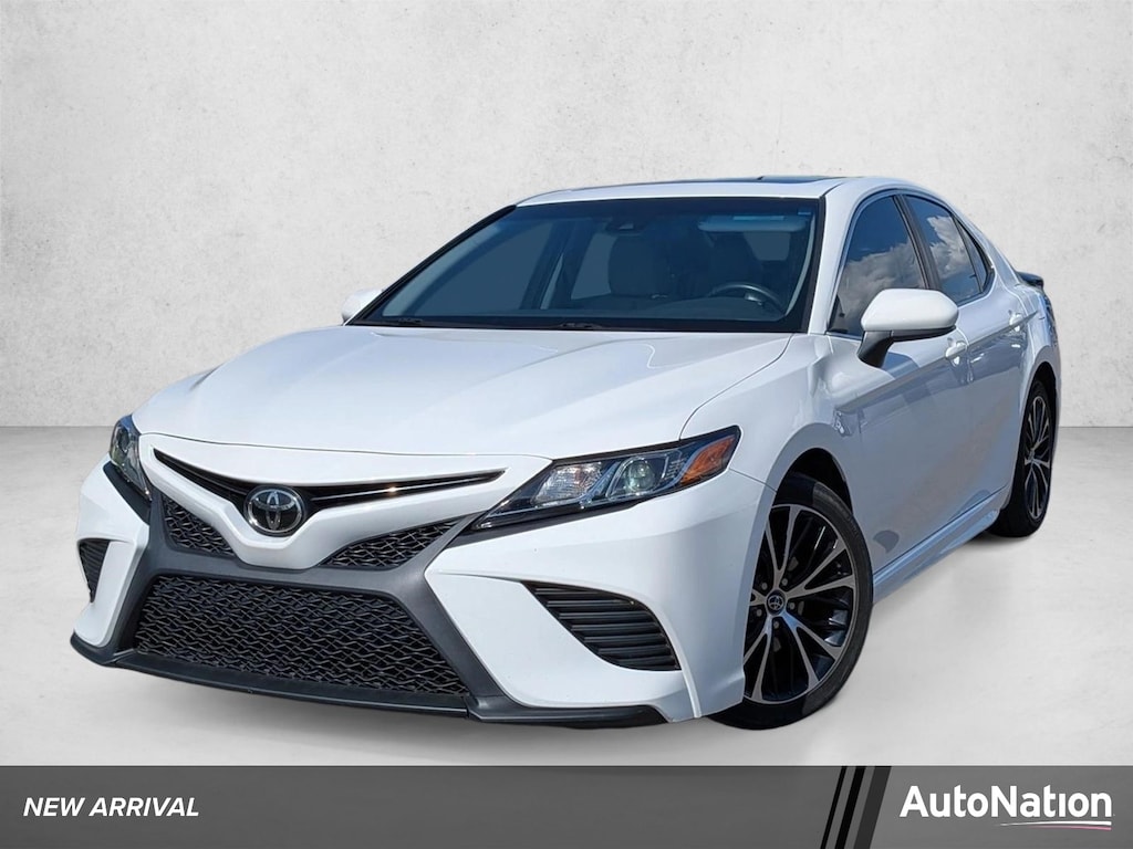 Used 2018 Toyota Camry SE Sedan