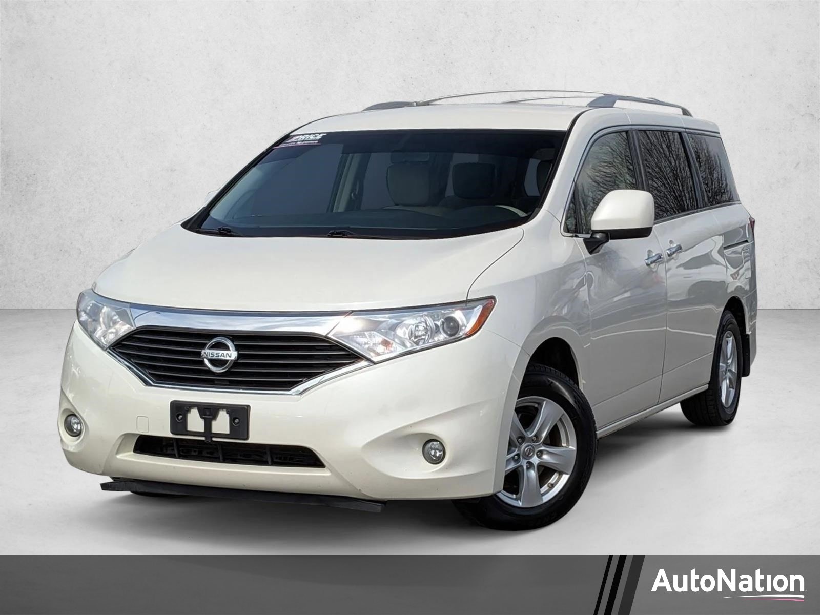 2015 Nissan Quest SV's photo