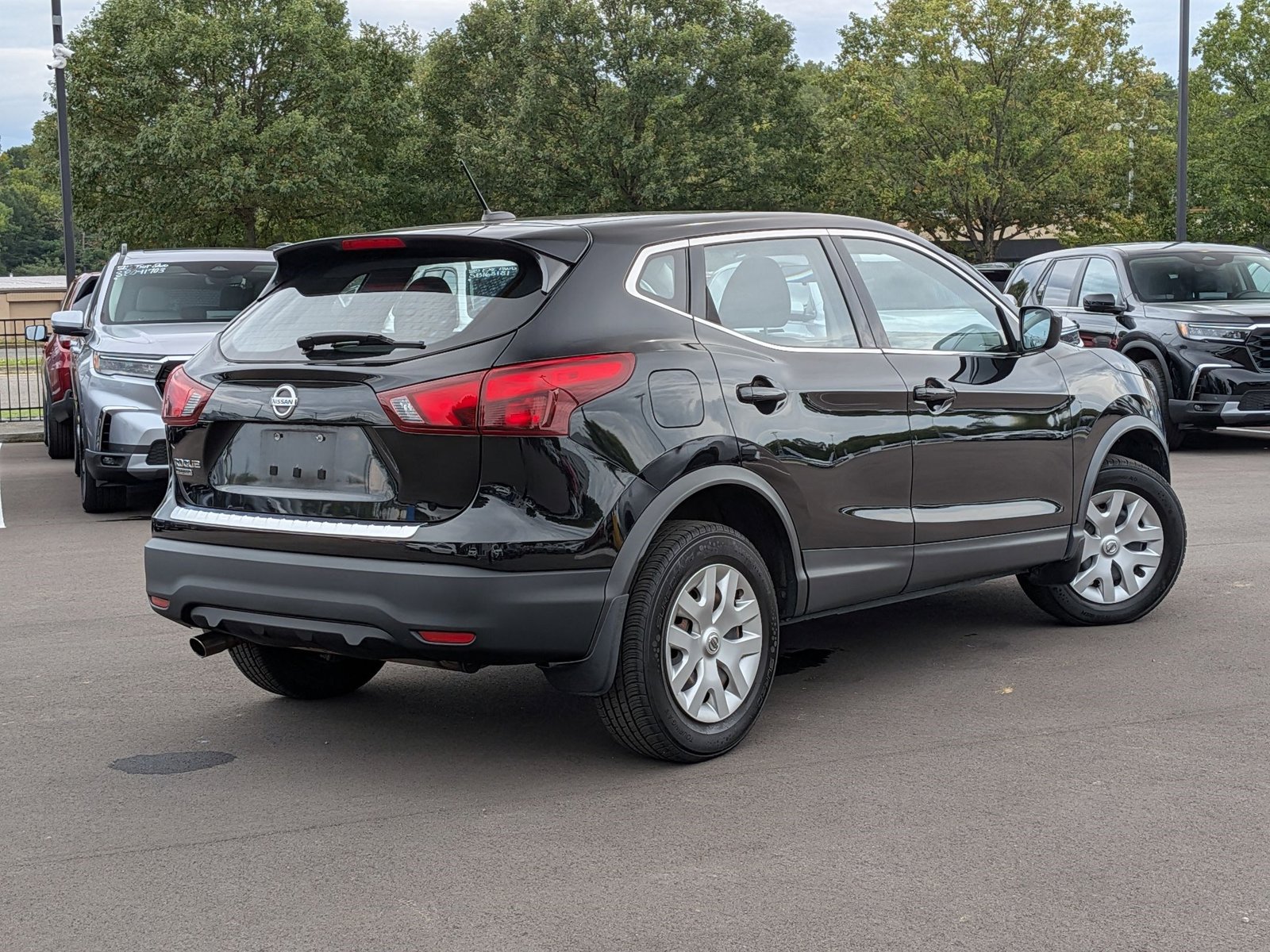 2019 Nissan Rogue Sport S photo 3