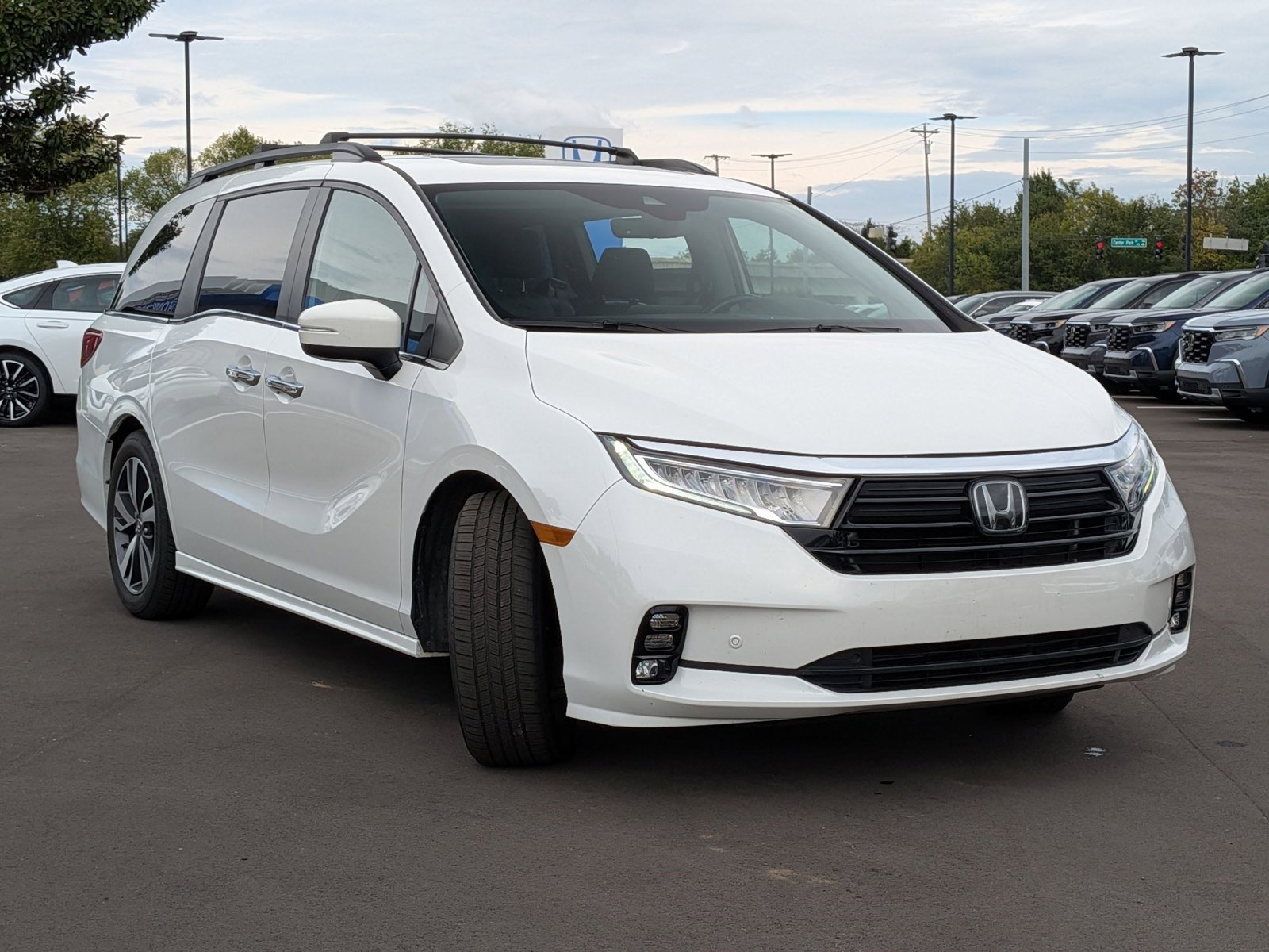 2022 Honda Odyssey Touring photo 3