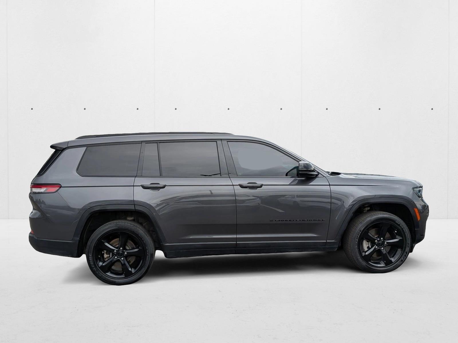 2023 Jeep Grand Cherokee Laredo photo 4