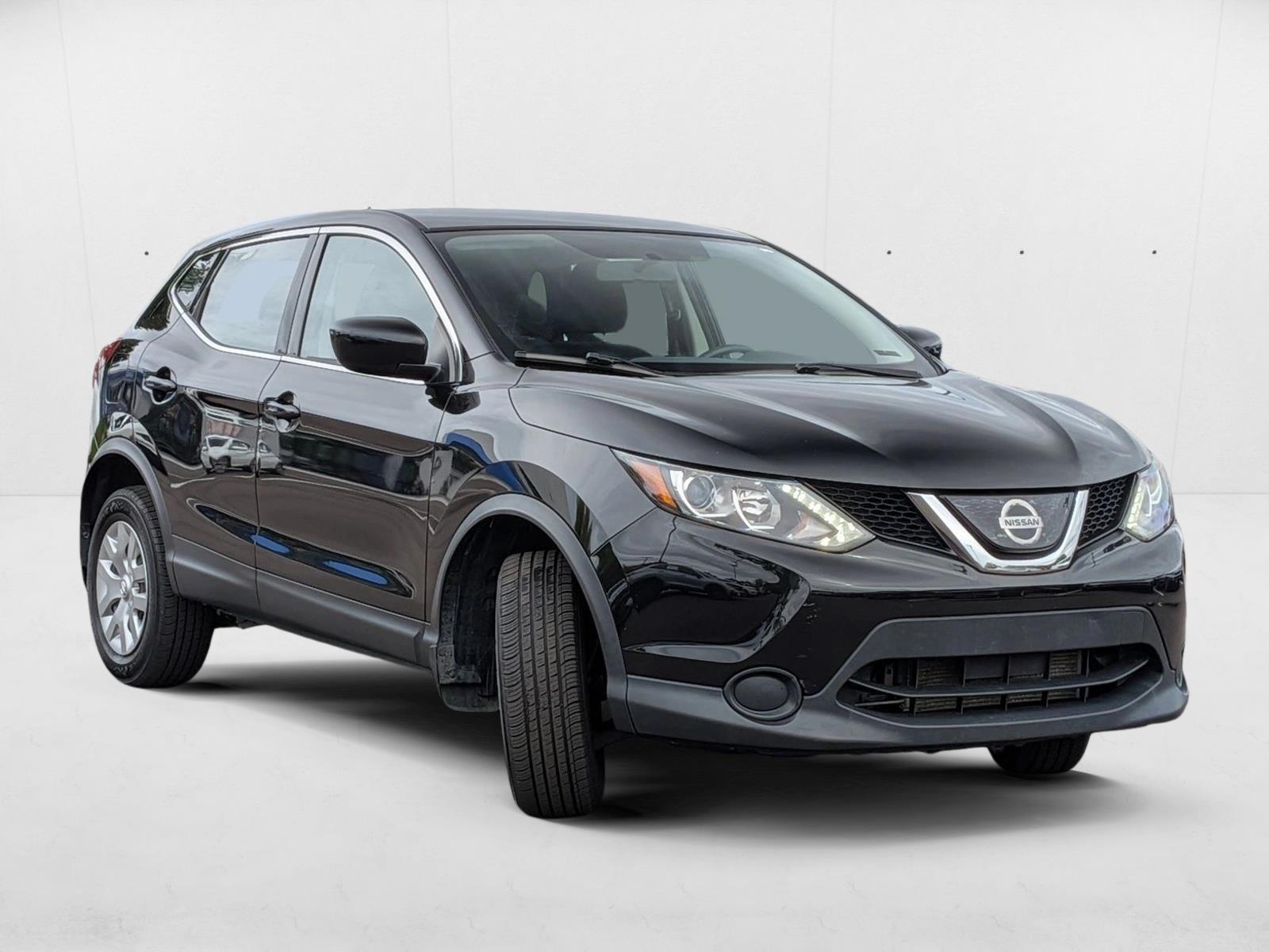 2019 Nissan Rogue Sport S photo 2