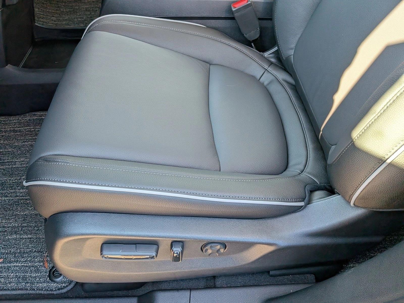 2026 Honda Odyssey Touring photo 4