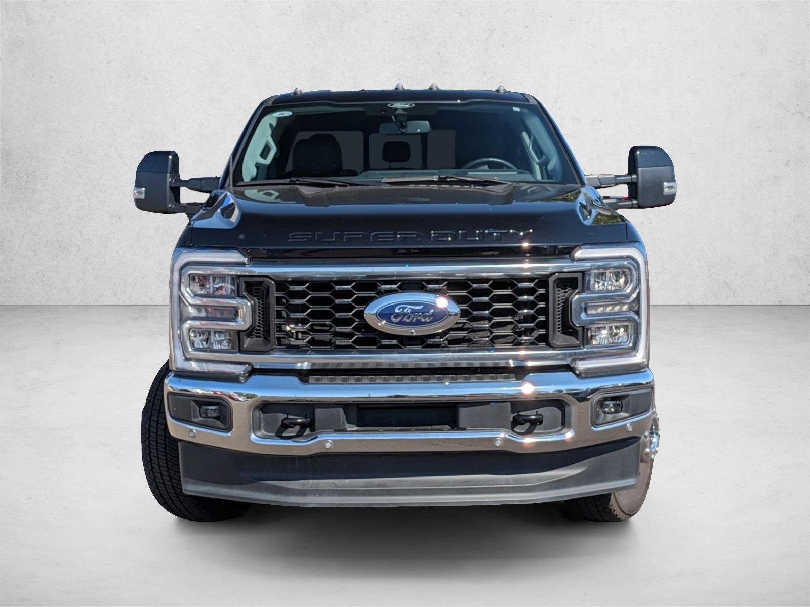 2024 Ford F-350 Lariat photo 2
