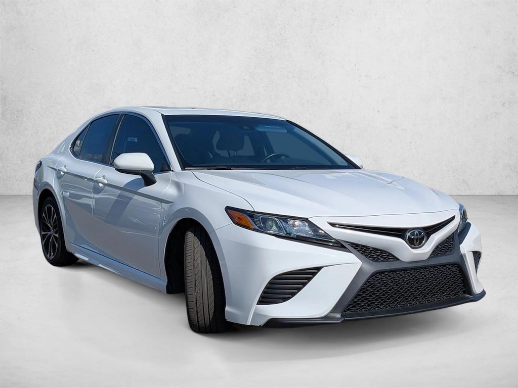 Used 2018 Toyota Camry SE Sedan