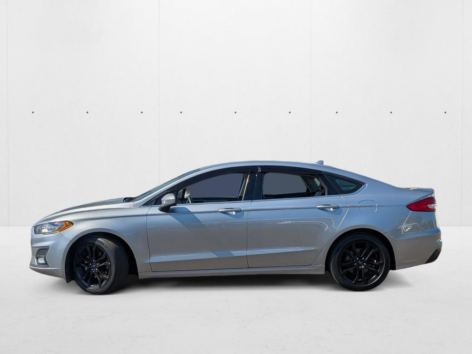 2020 Ford Fusion SE photo 3
