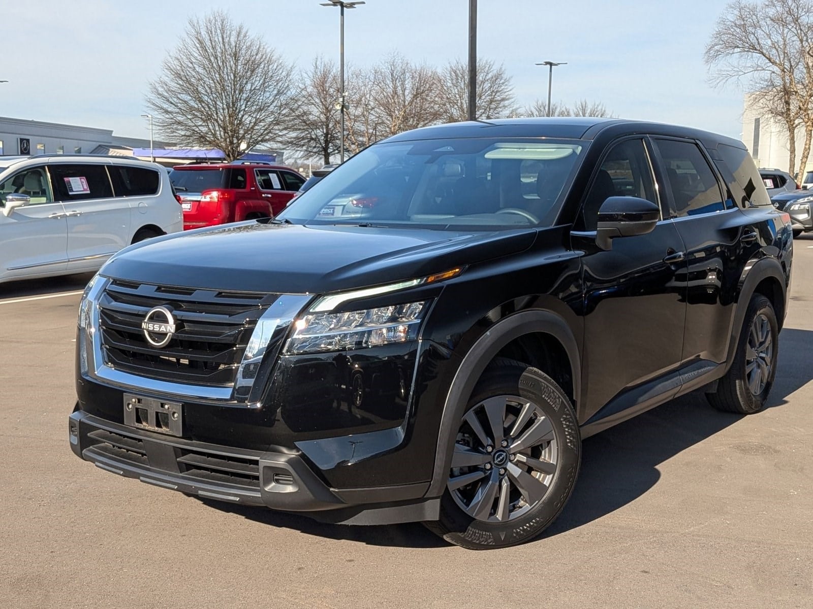 2022 Nissan Pathfinder S's photo