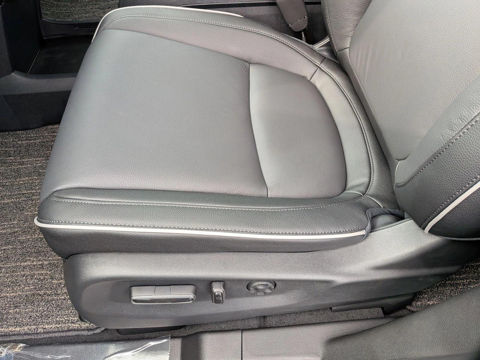 2026 Honda Odyssey Touring photo 4