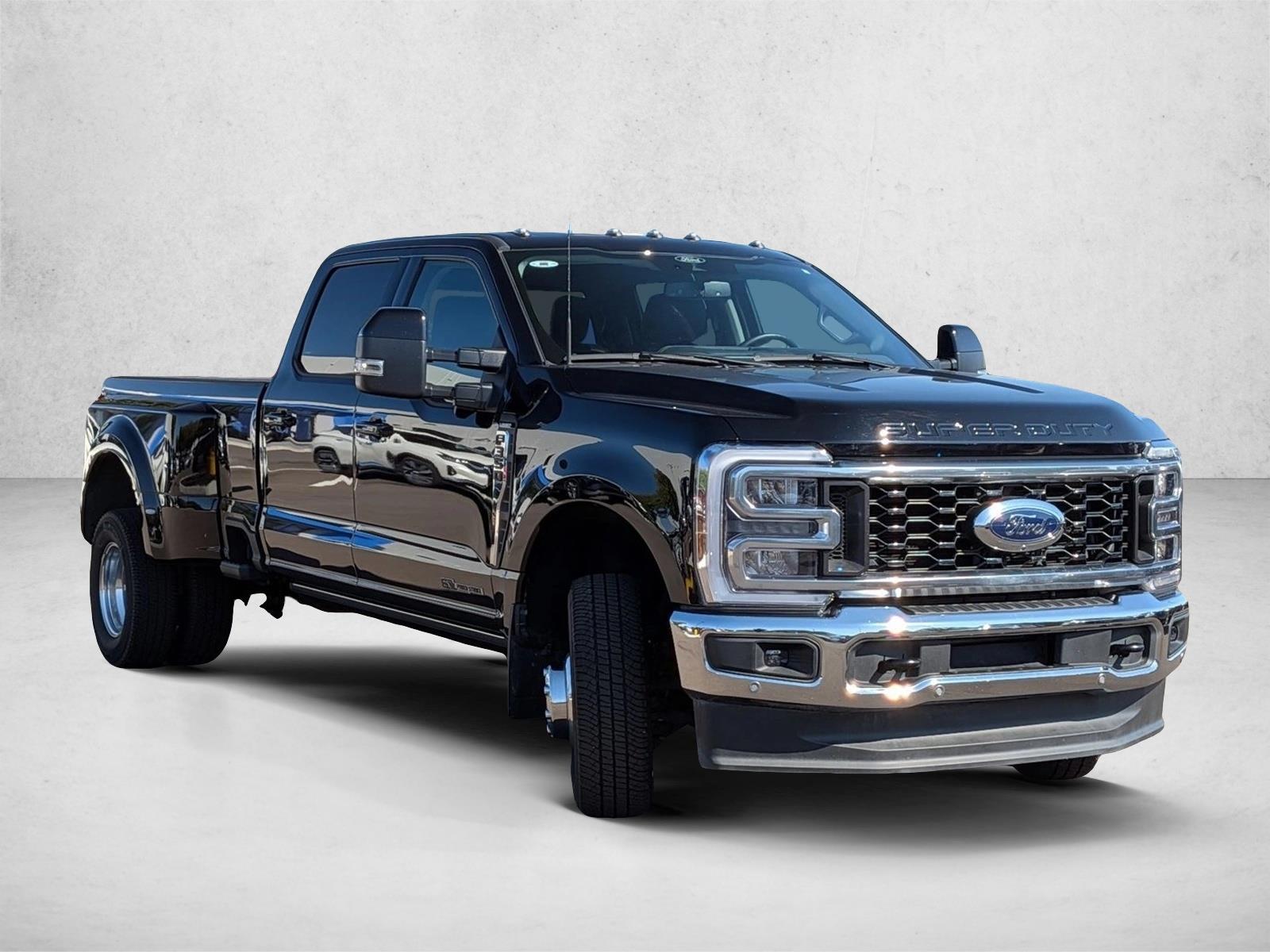 2024 Ford F-350 Lariat photo 3