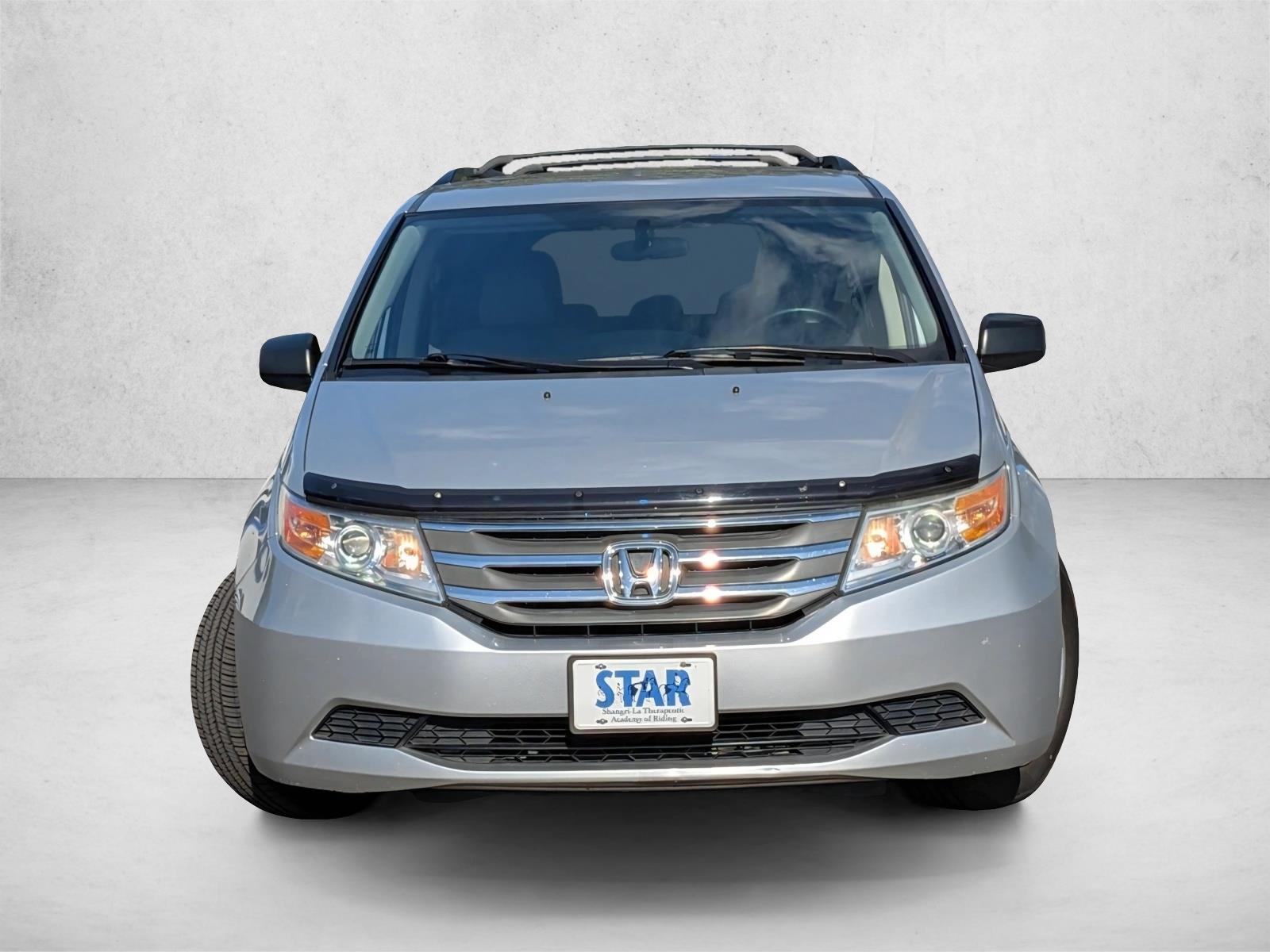 2013 Honda Odyssey LX photo 2