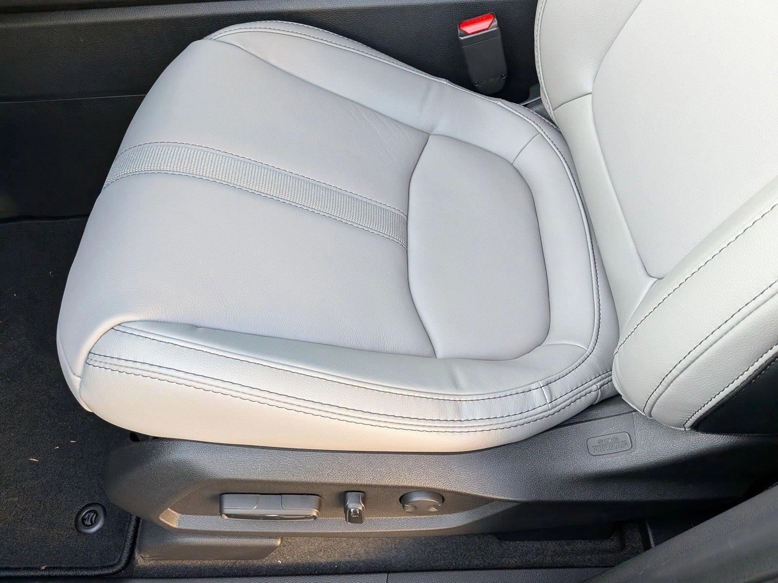 2025 Honda Pilot Touring photo 4