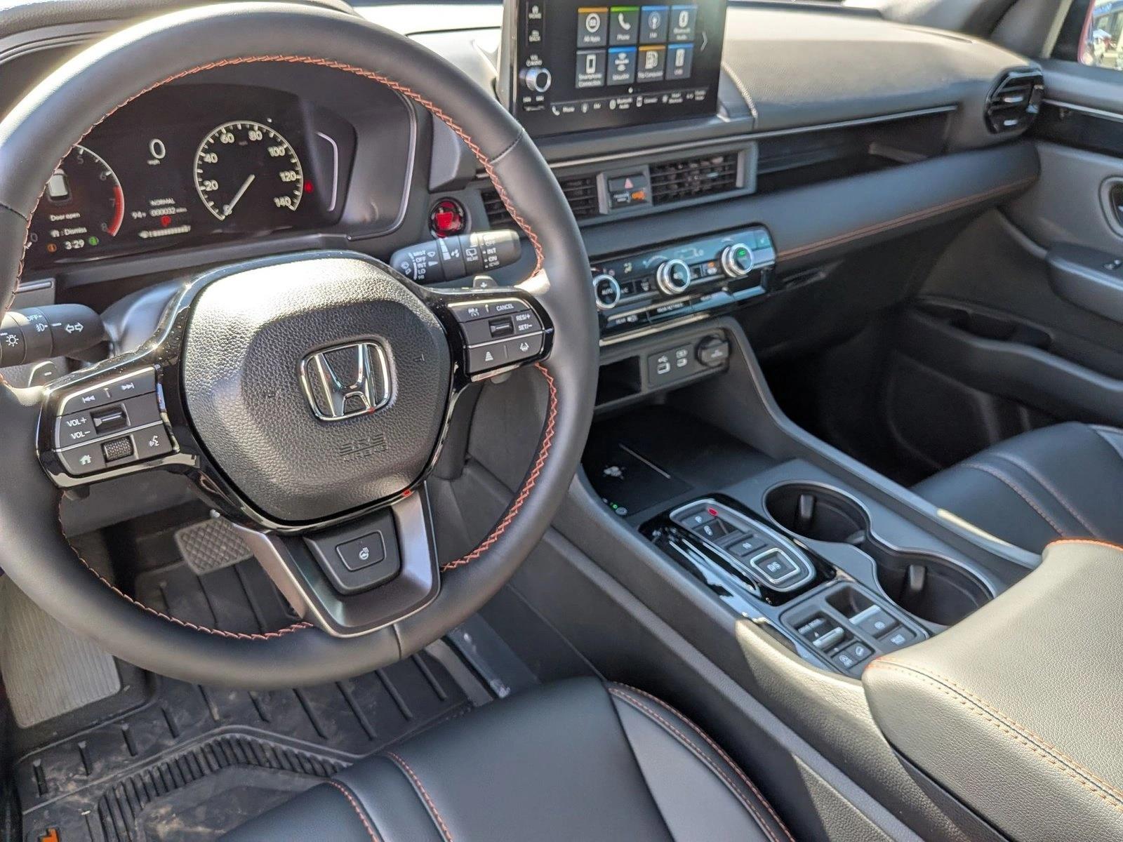 2025 Honda Pilot TrailSport photo 3