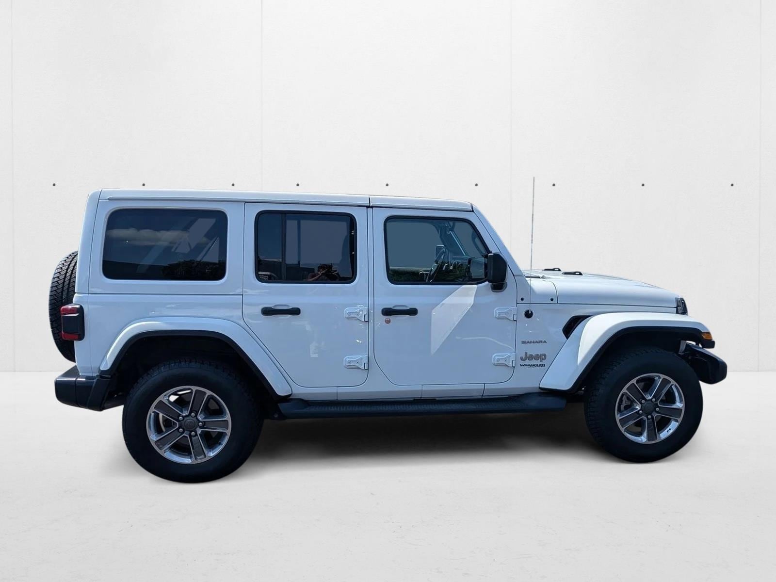 2019 Jeep Wrangler Unlimited Sahara photo 2