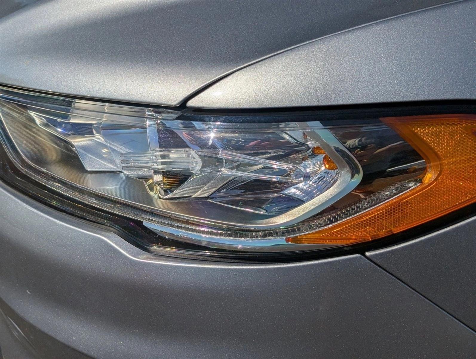 2020 Ford Fusion SE photo 4