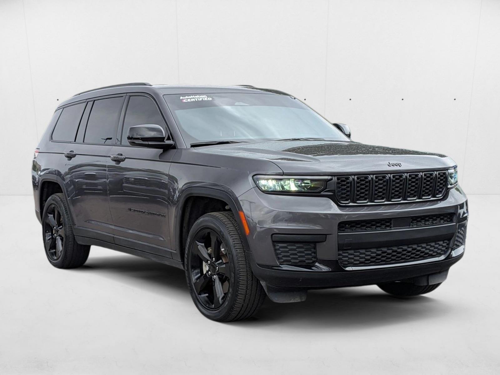 2023 Jeep Grand Cherokee Laredo photo 3