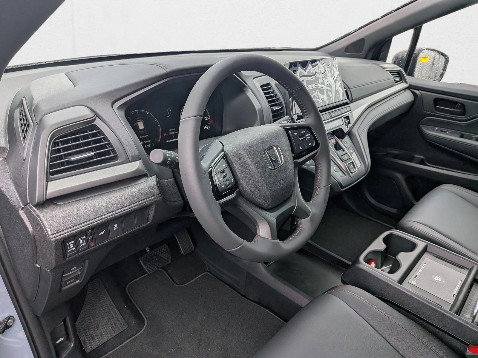 2026 Honda Odyssey photo 2