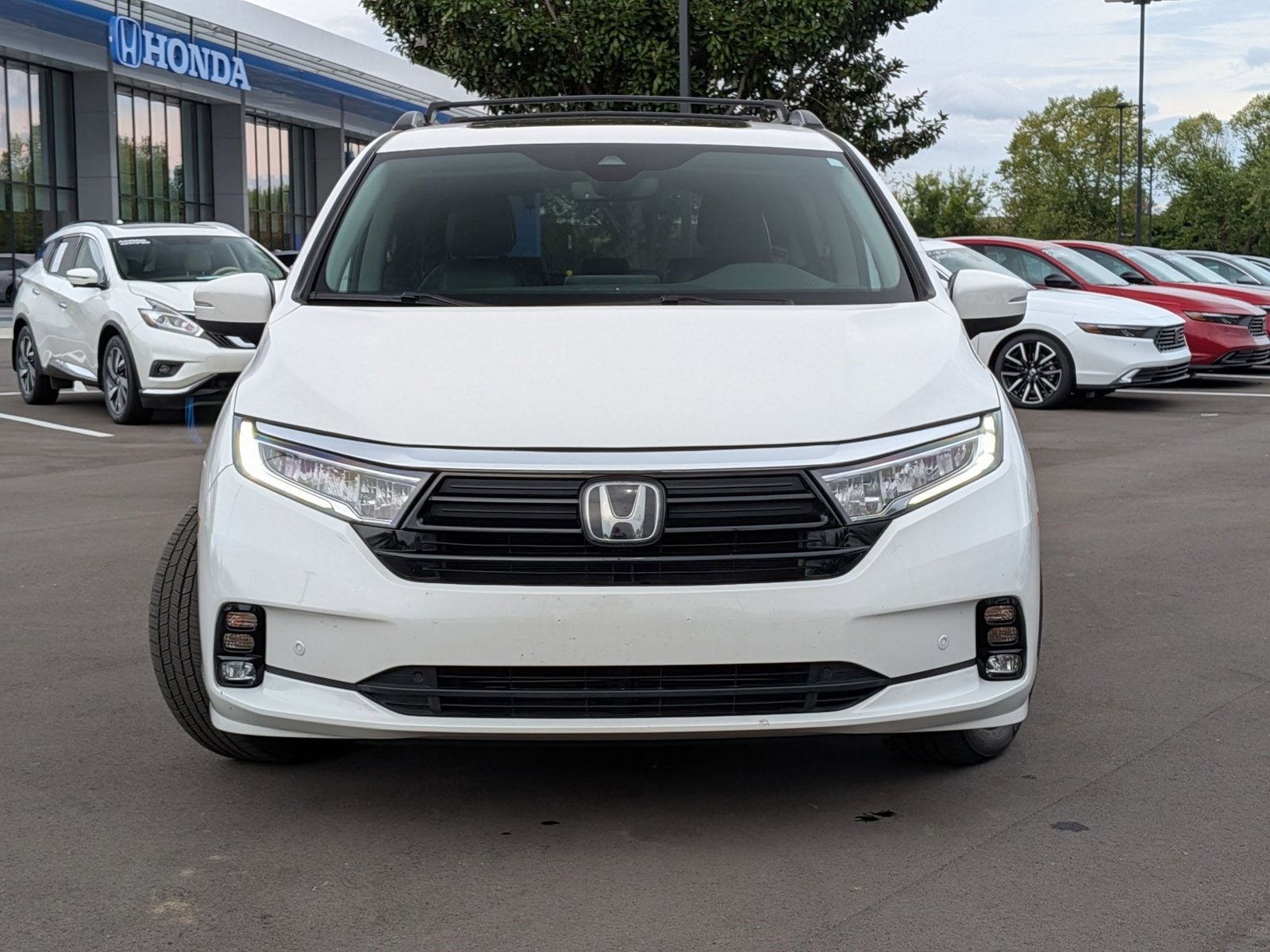 2022 Honda Odyssey Touring photo 2