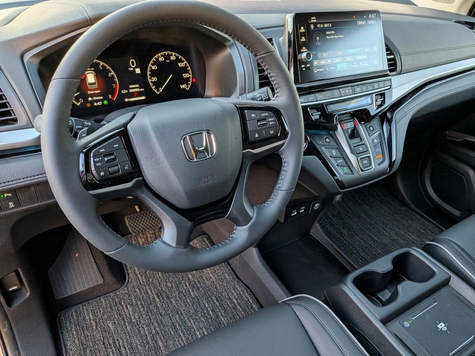 2026 Honda Odyssey Touring photo 3