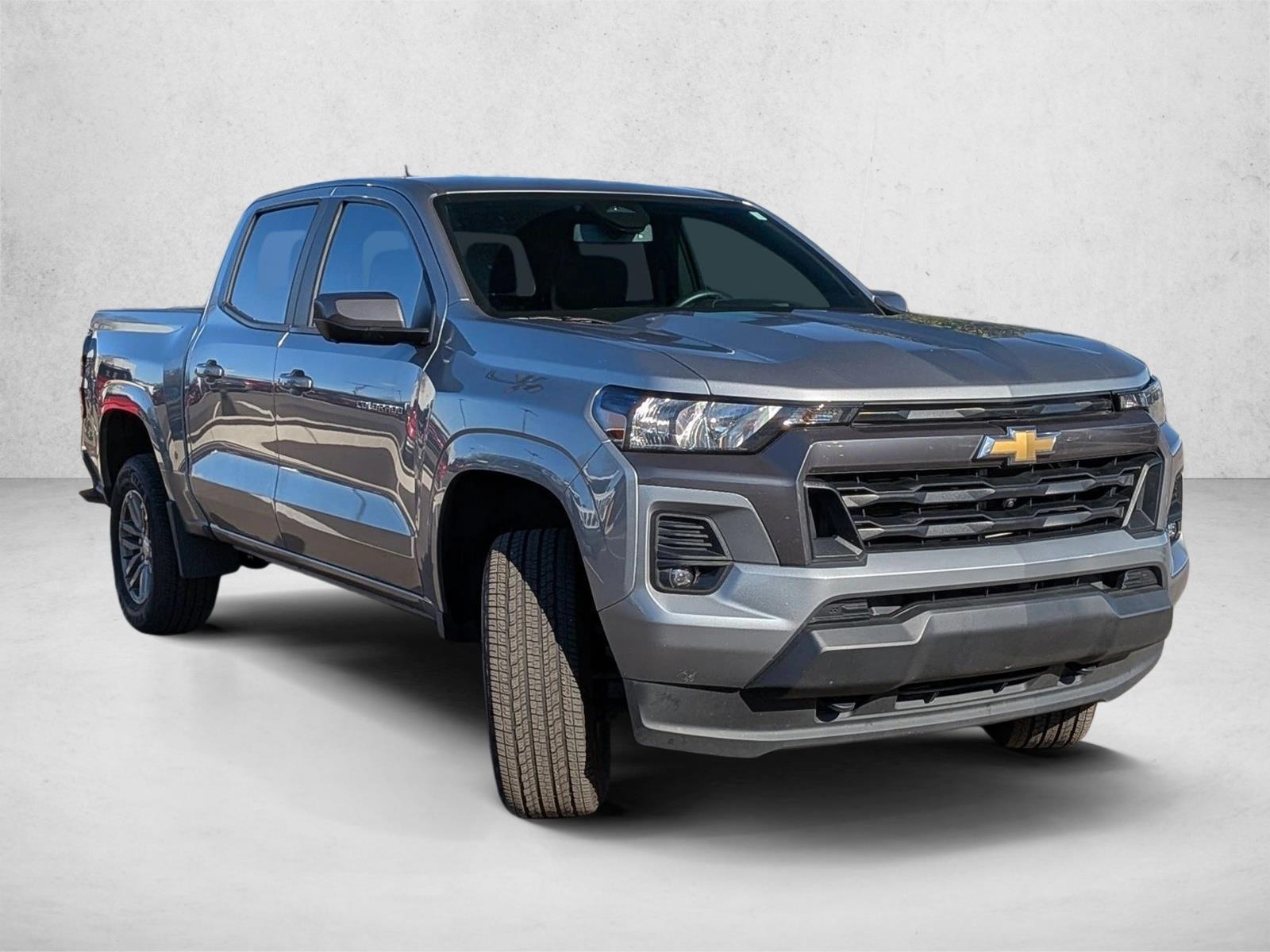 2024 Chevrolet Colorado LT photo 3