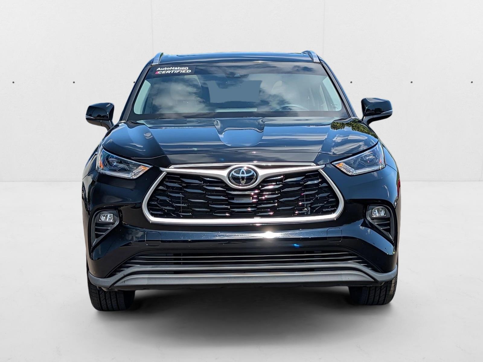 2021 Toyota Highlander XLE photo 2