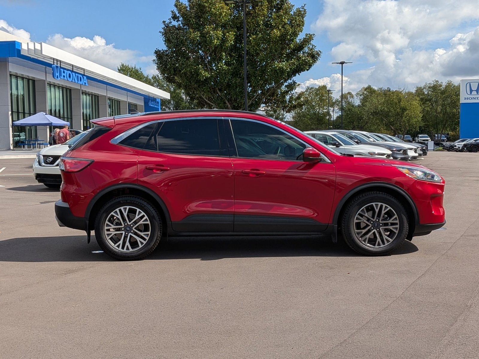 2020 Ford Escape SEL photo 4
