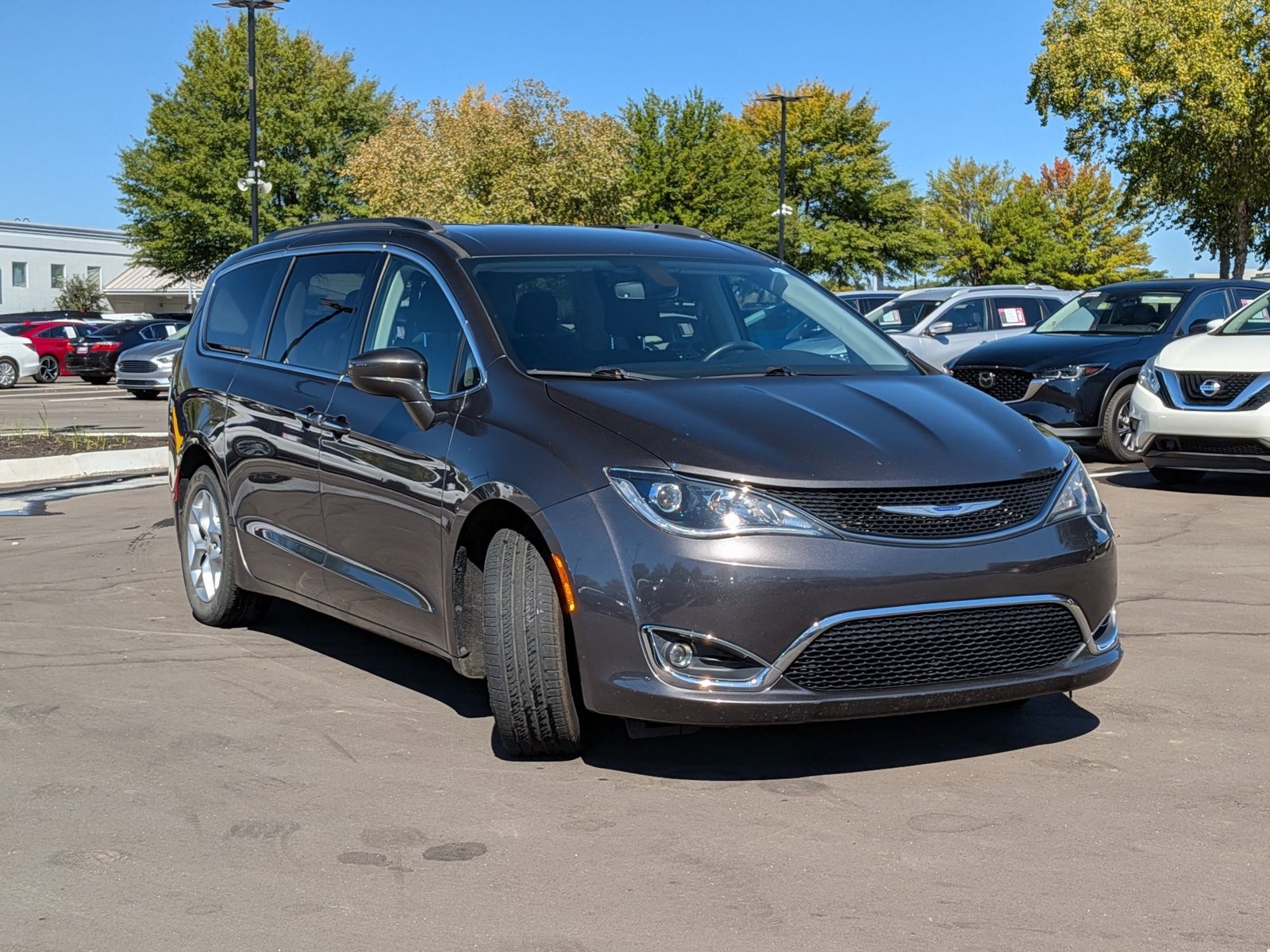 2020 Chrysler Pacifica Touring photo 3