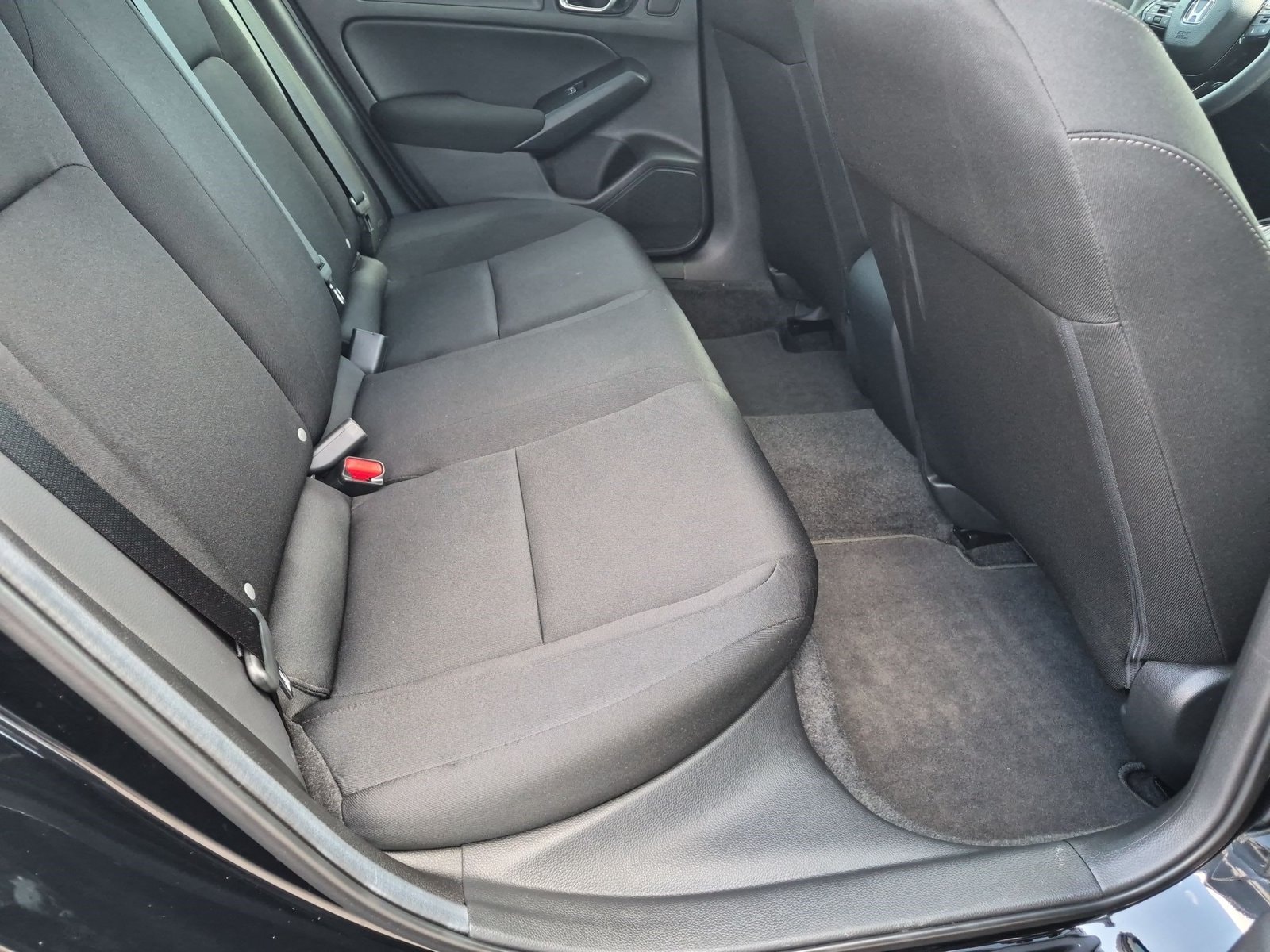 2024 Honda Civic Hatchback LX - Photo 18