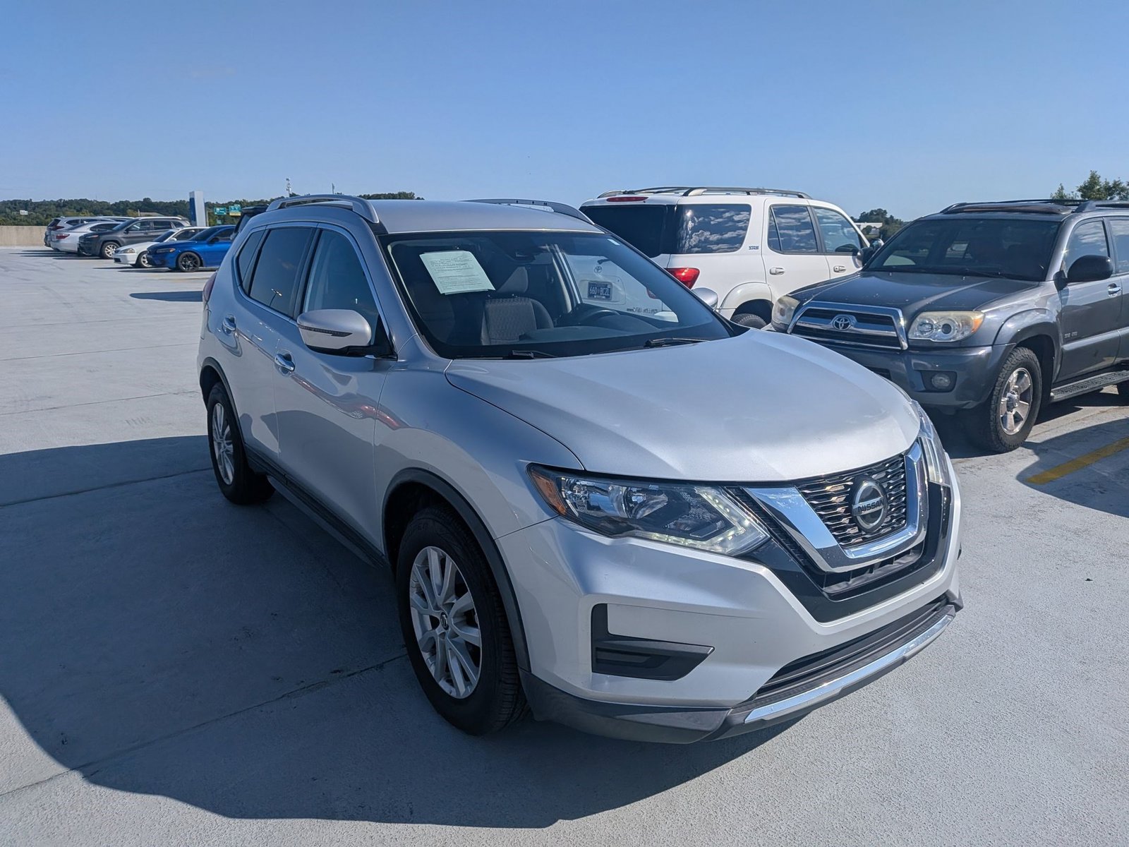 2019 Nissan Rogue SV photo 3