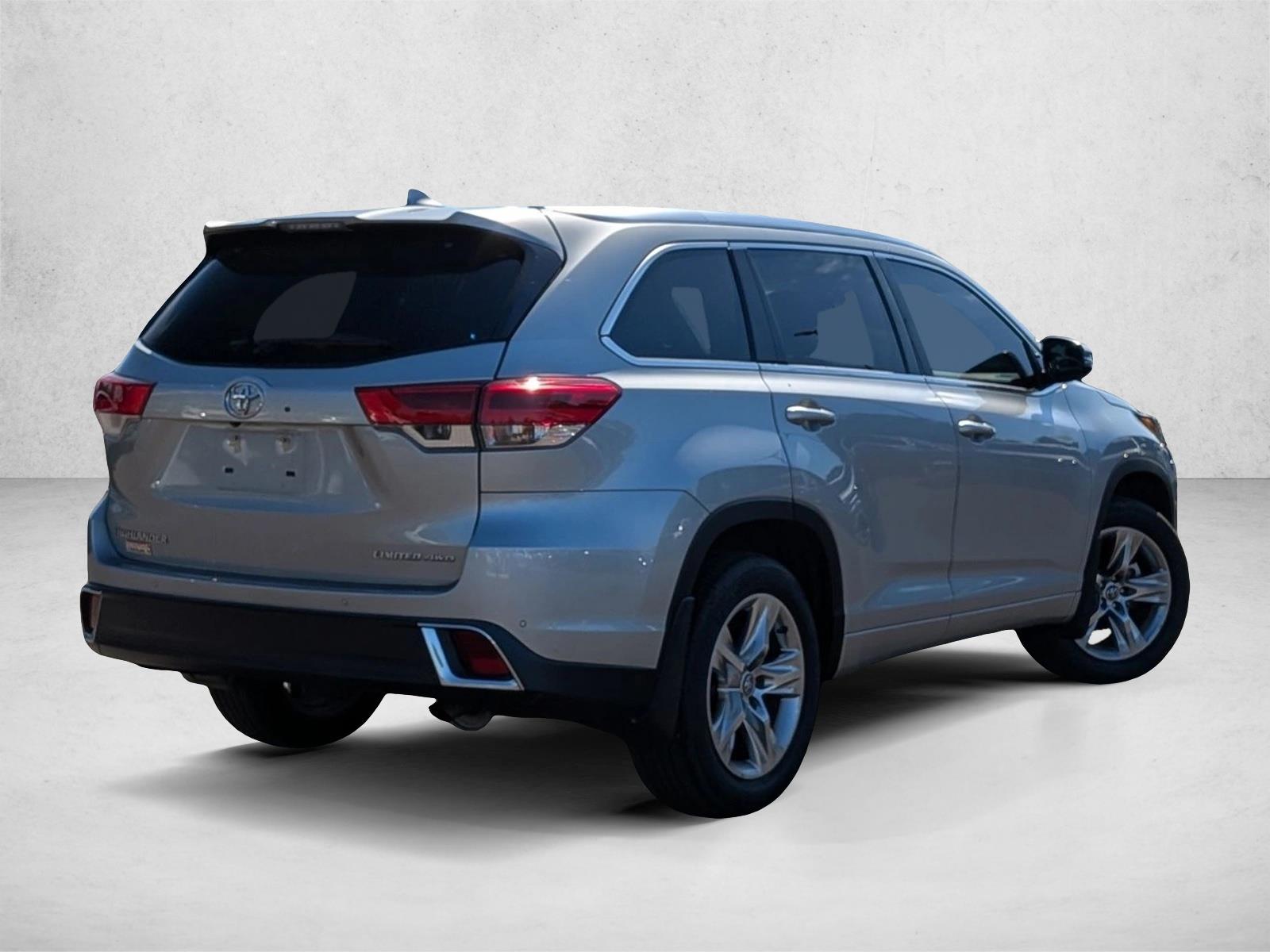 2019 Toyota Highlander Limited photo 3
