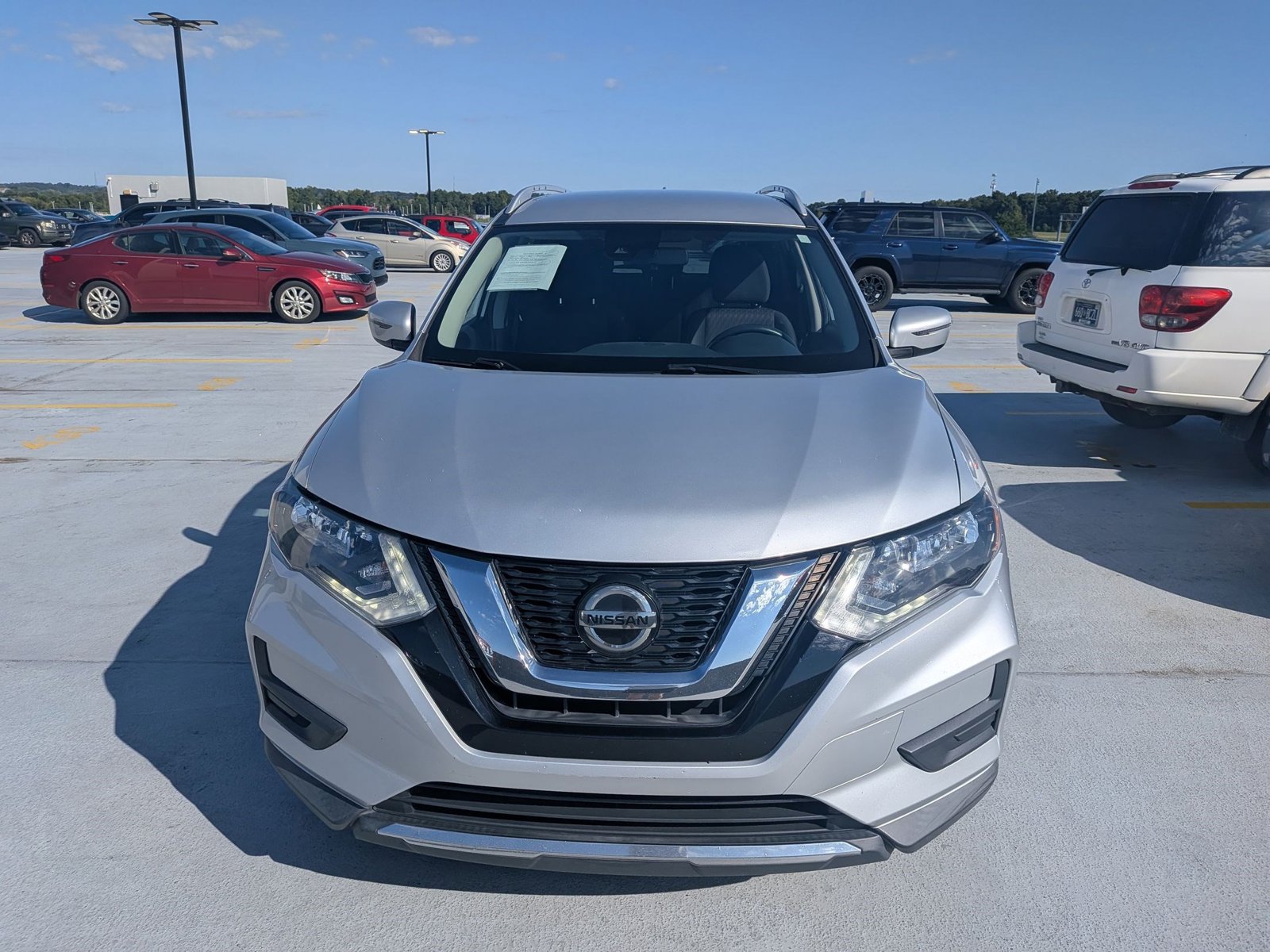 2019 Nissan Rogue SV photo 2