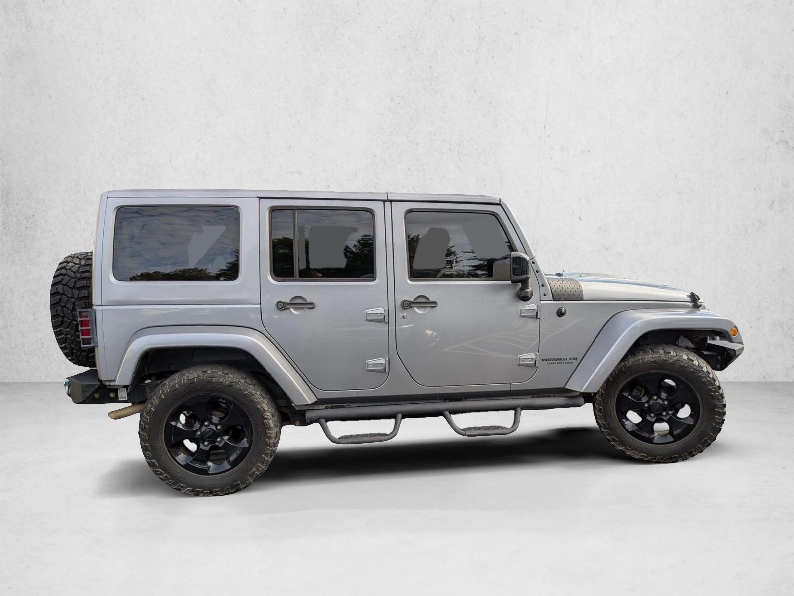 2015 Jeep Wrangler Unlimited Sahara photo 4