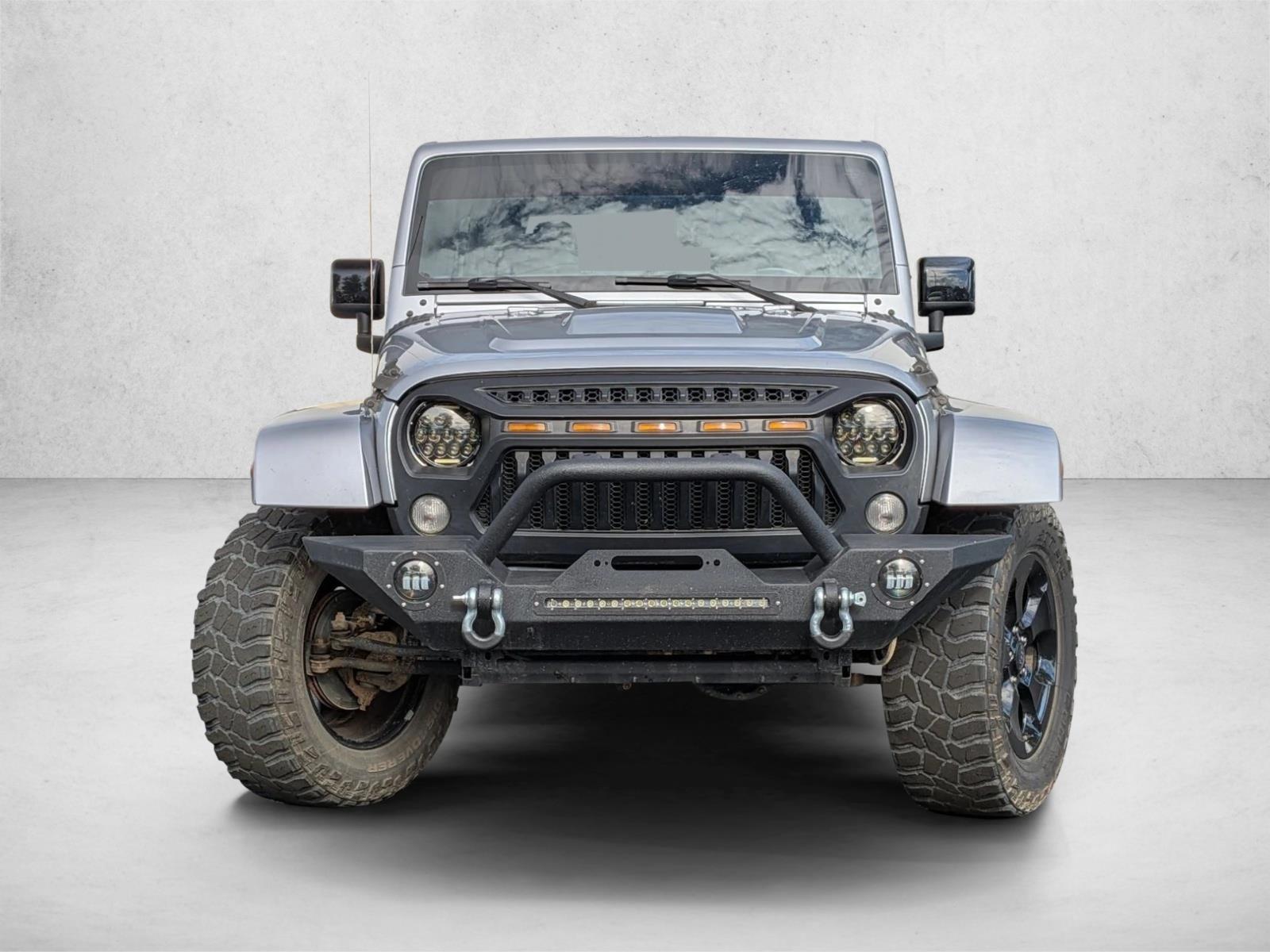 2015 Jeep Wrangler Unlimited Sahara photo 2