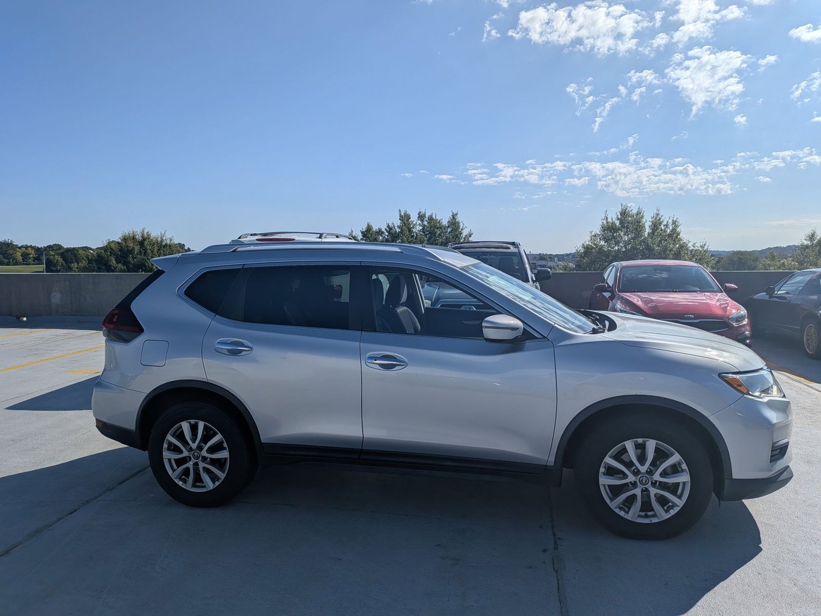 2019 Nissan Rogue SV photo 4