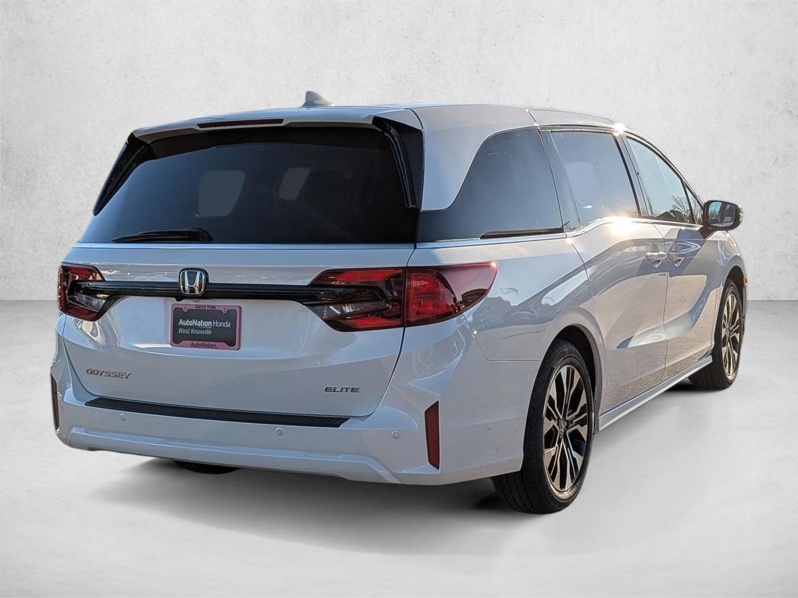2026 Honda Odyssey Elite photo 2